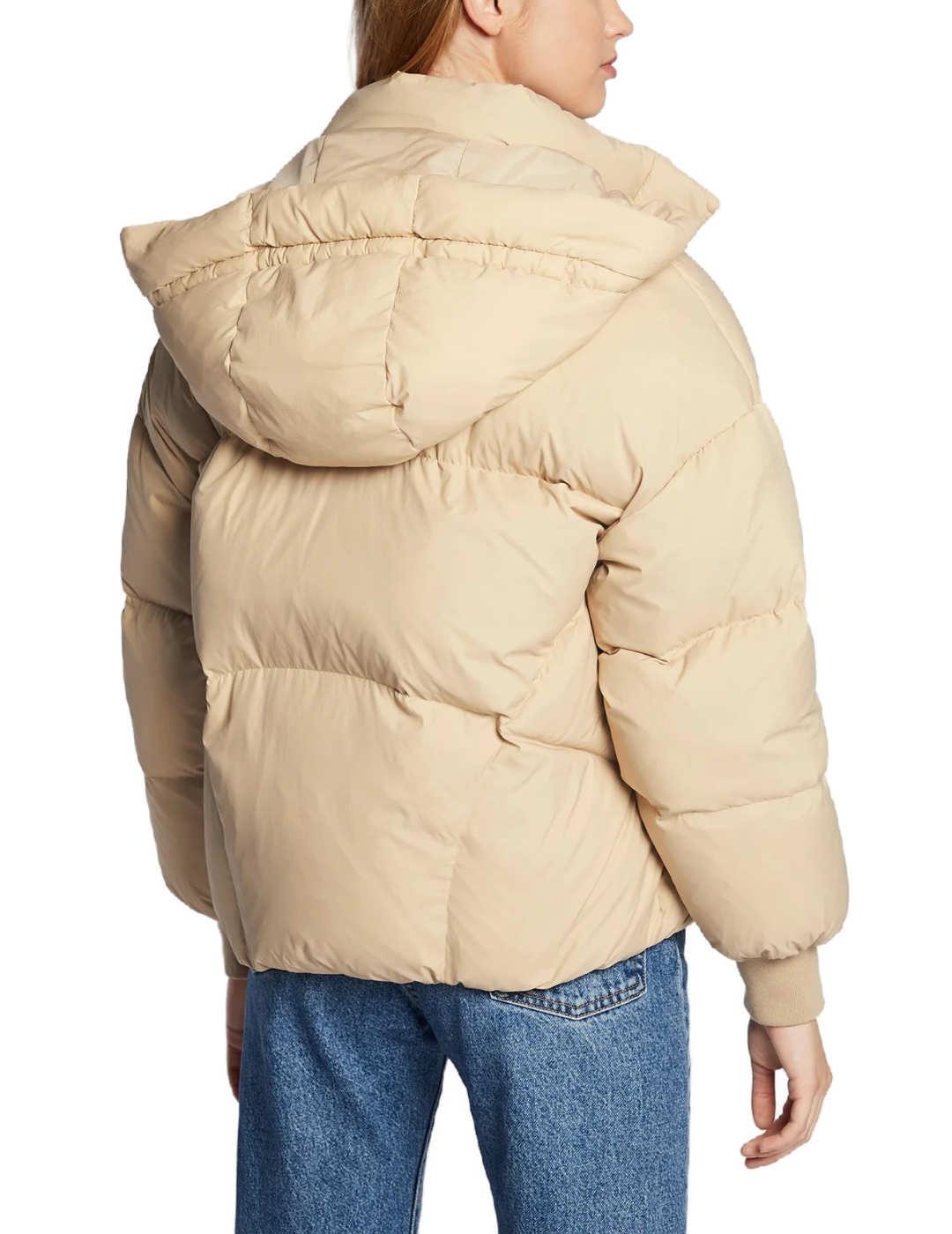 ABRIGO LEVIS PUFFER COLOR CREMA PARA MUJERB