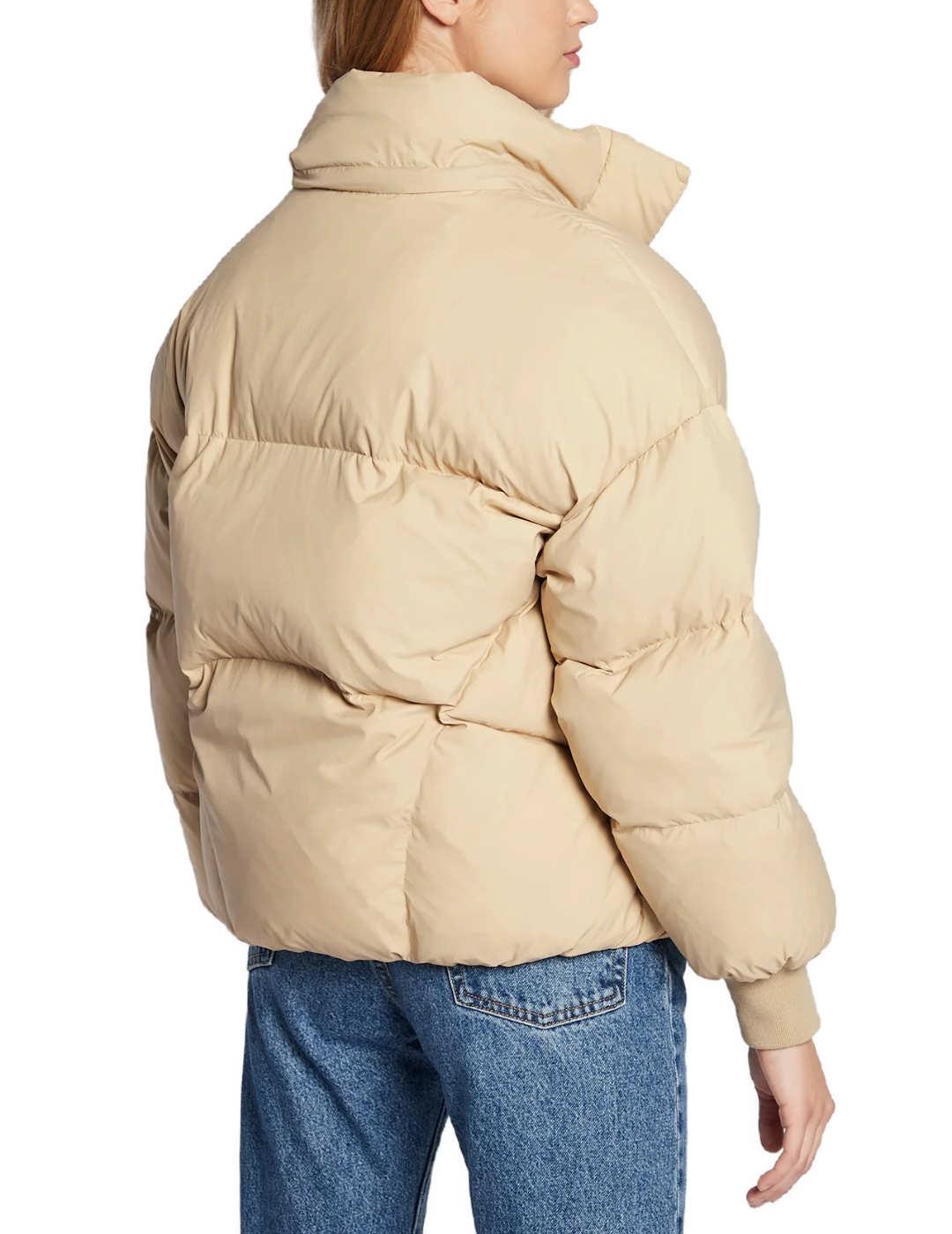 ABRIGO LEVIS PUFFER COLOR CREMA PARA MUJERB