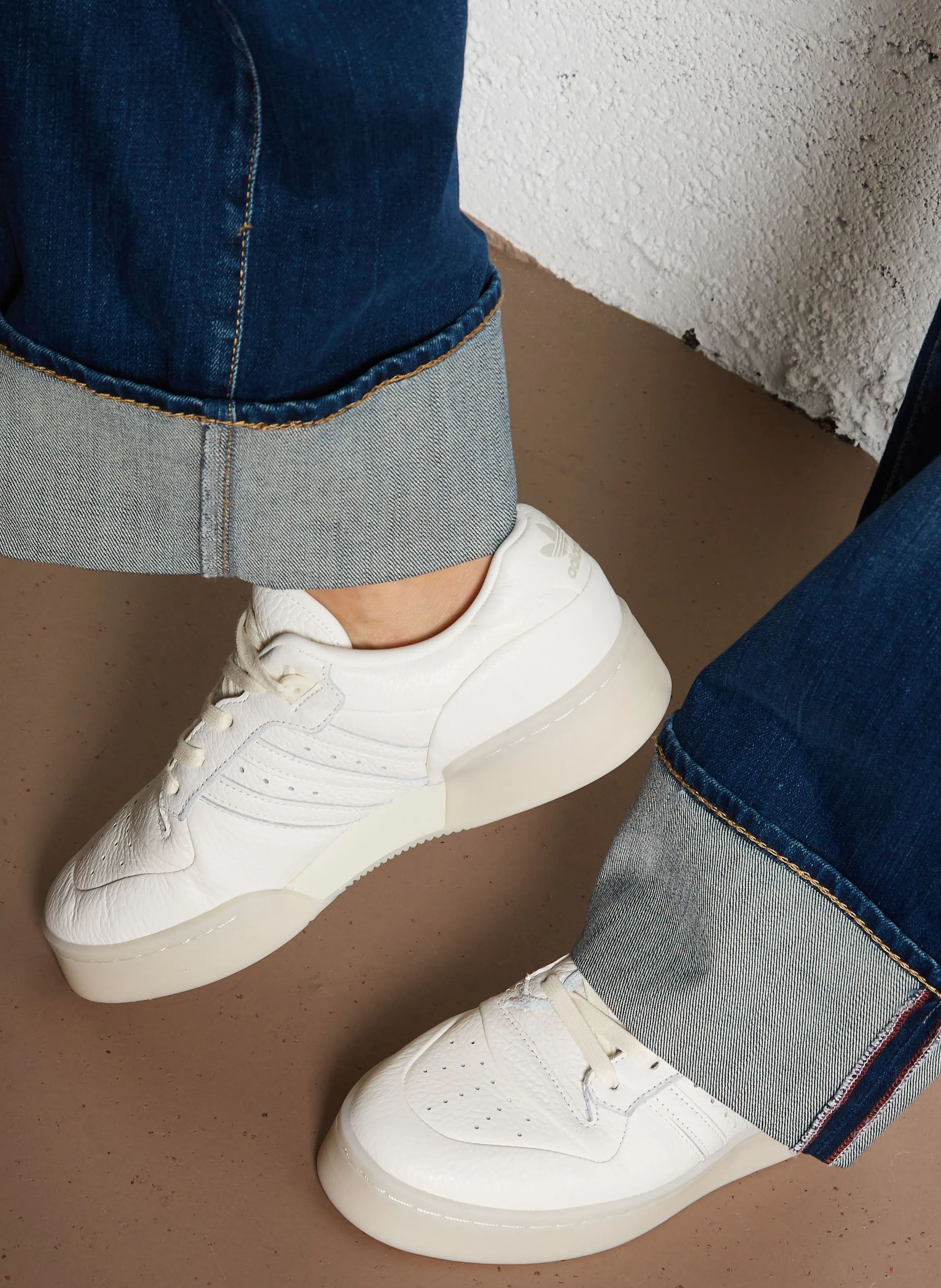 ADIDAS RIVALRY LUX LOW  ASICS GEL PULSE 13 EN BLANCO