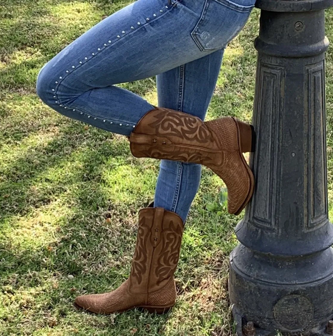 Bota cowboy camel mujer

