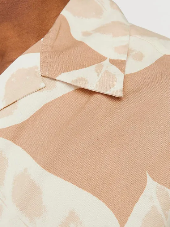 CAMISA CON ESTAMPADO MARRóN  JORSEQUOIA