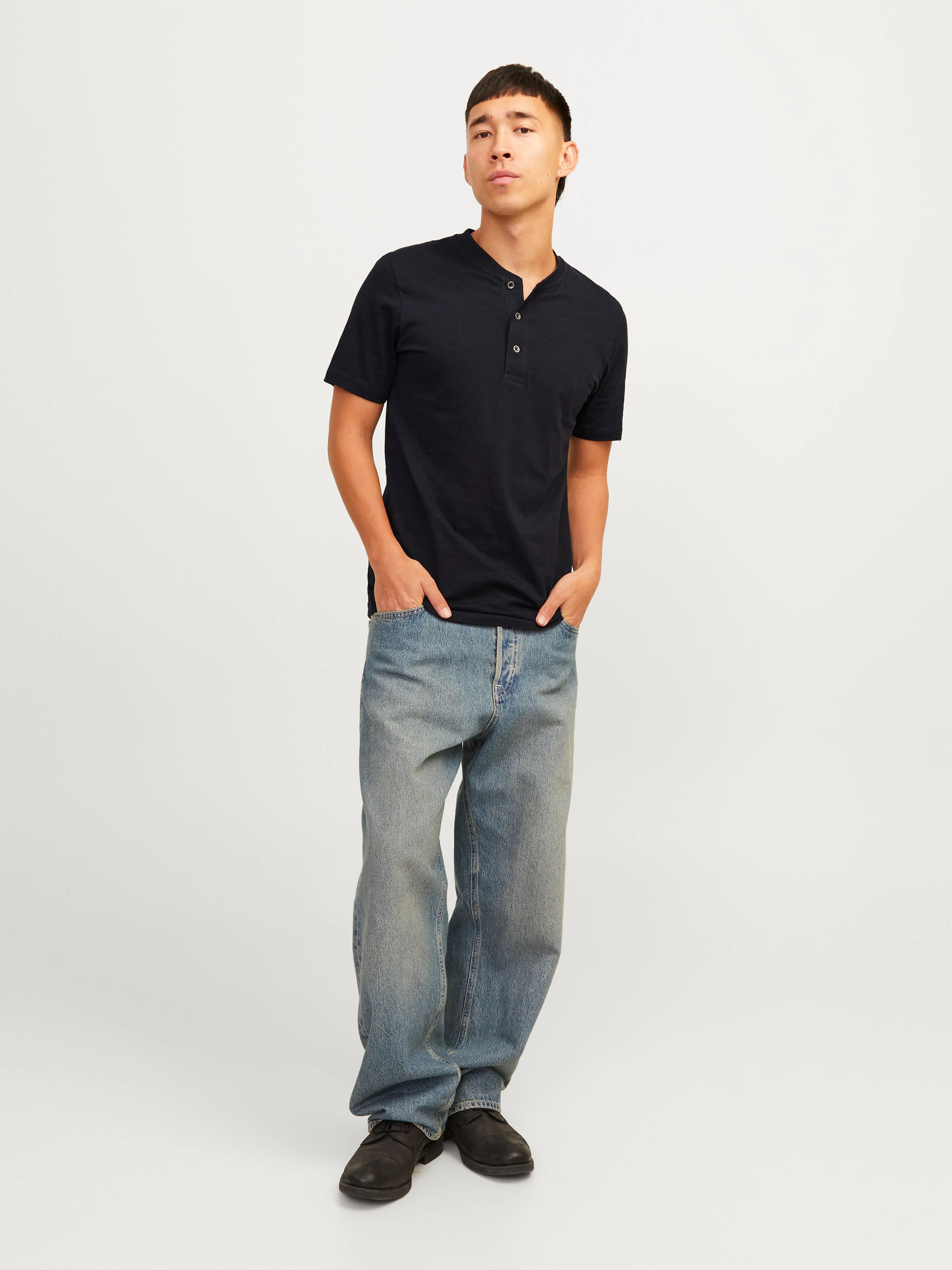 Camiseta Liso Cuello Mao | Negro | Jack & Jones®