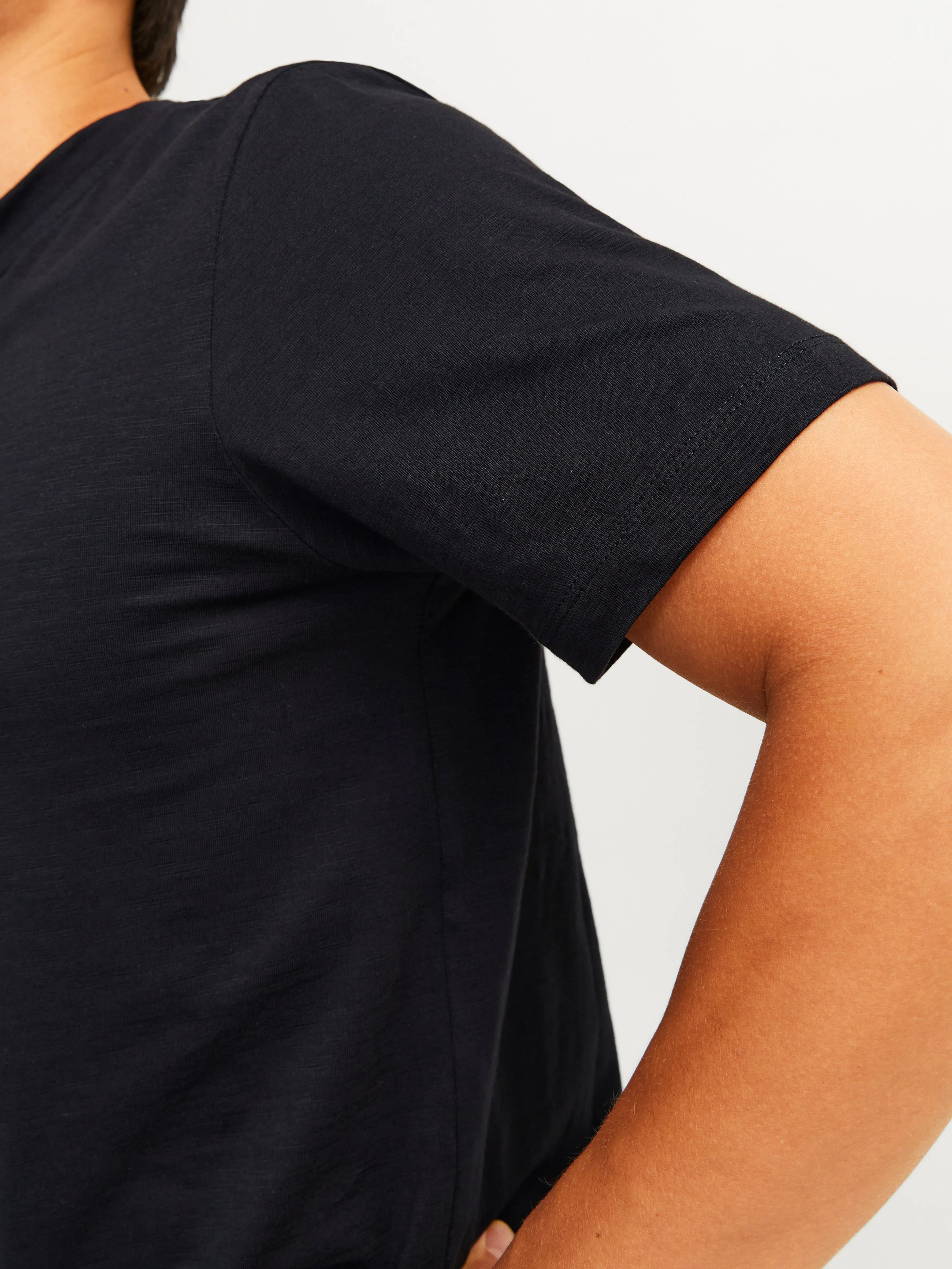 Camiseta Liso Cuello Mao | Negro | Jack & Jones®