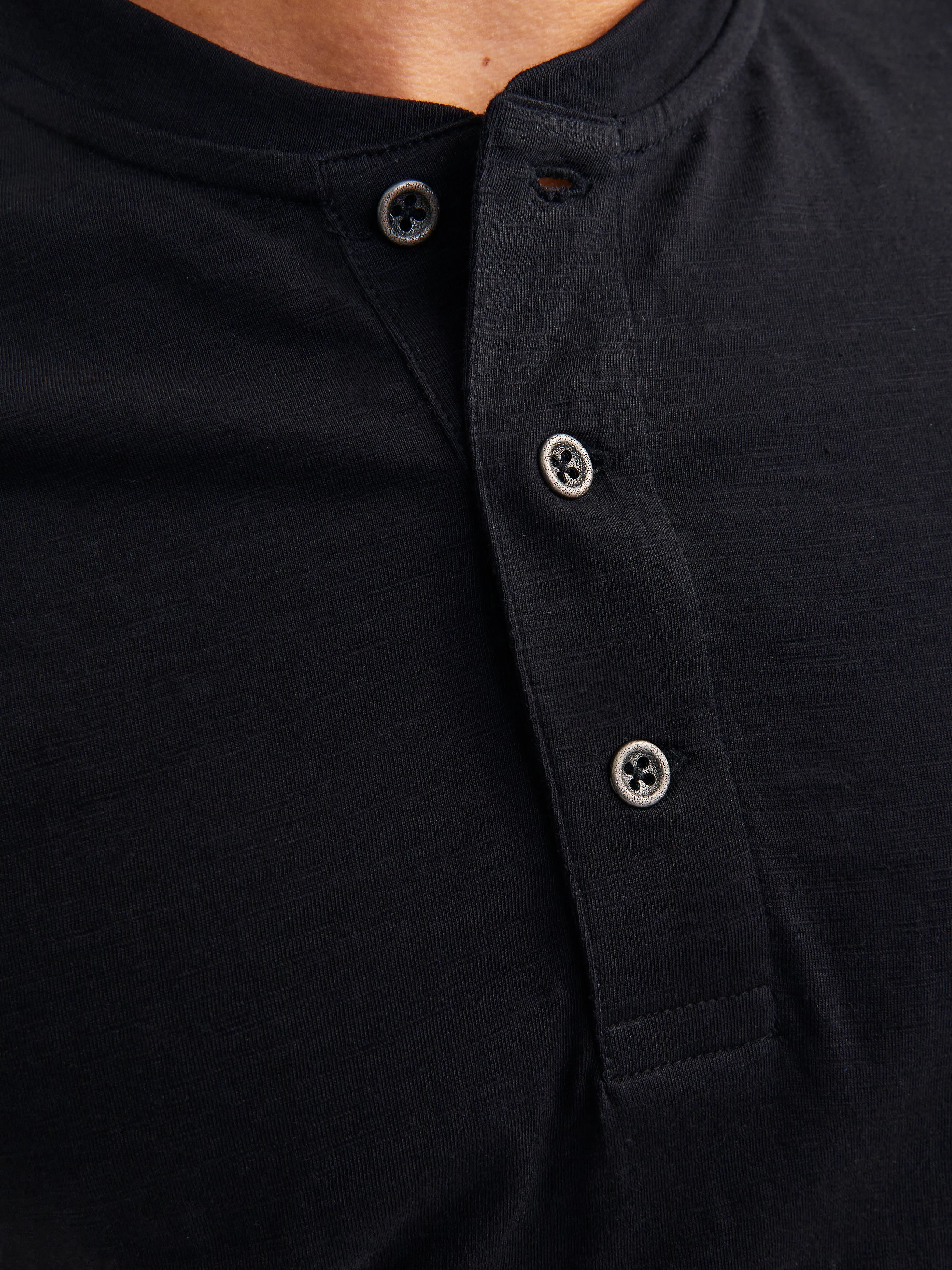 Camiseta Liso Cuello Mao | Negro | Jack & Jones®