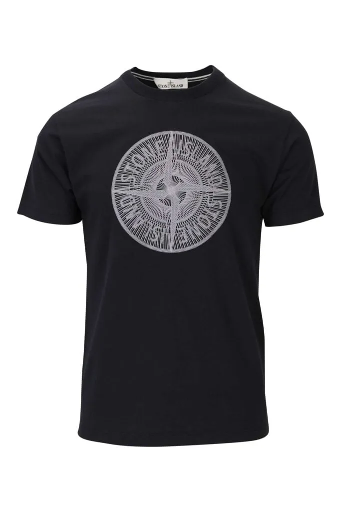 Camiseta negra con maxilogo circular frontal