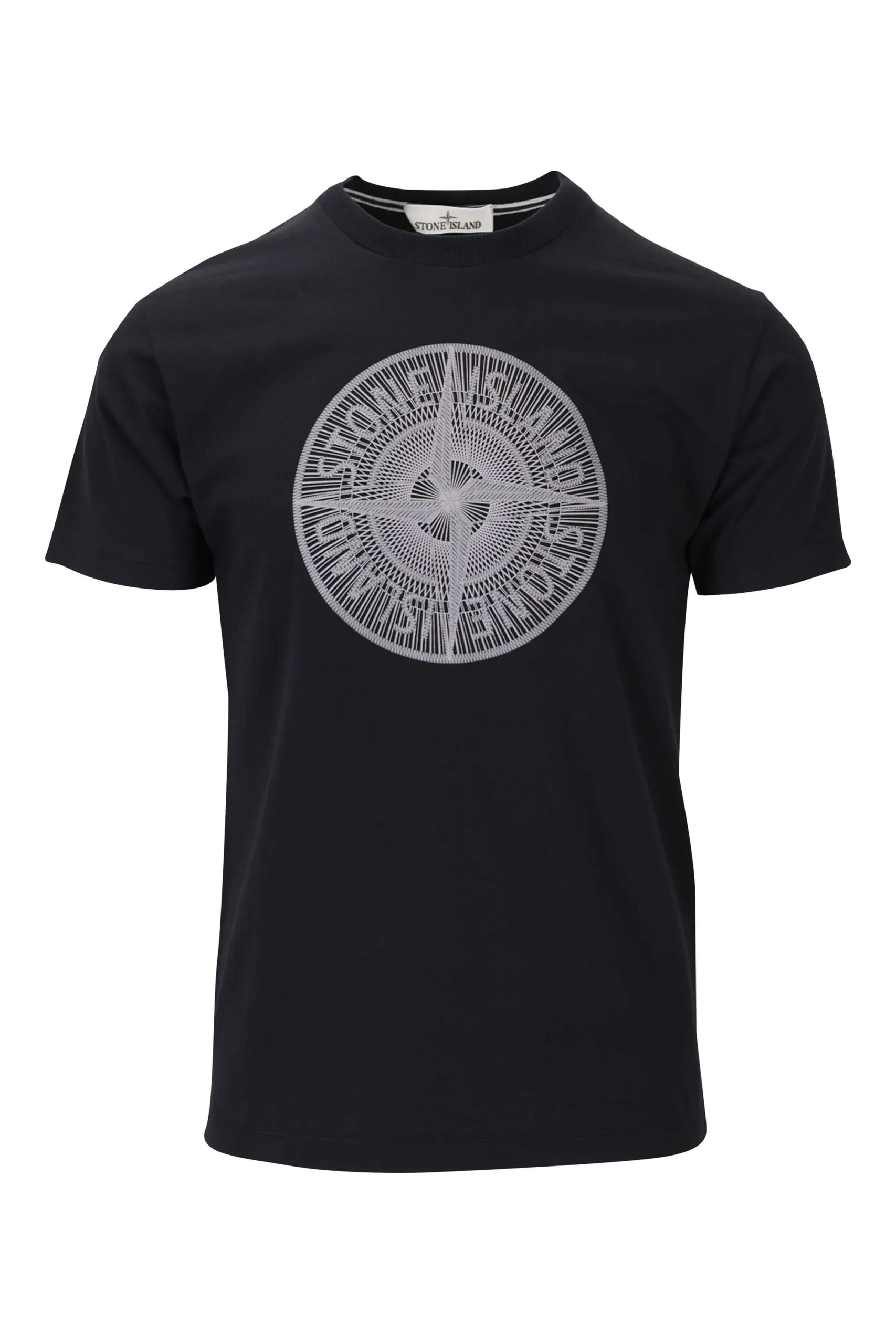 Camiseta negra con maxilogo circular frontal