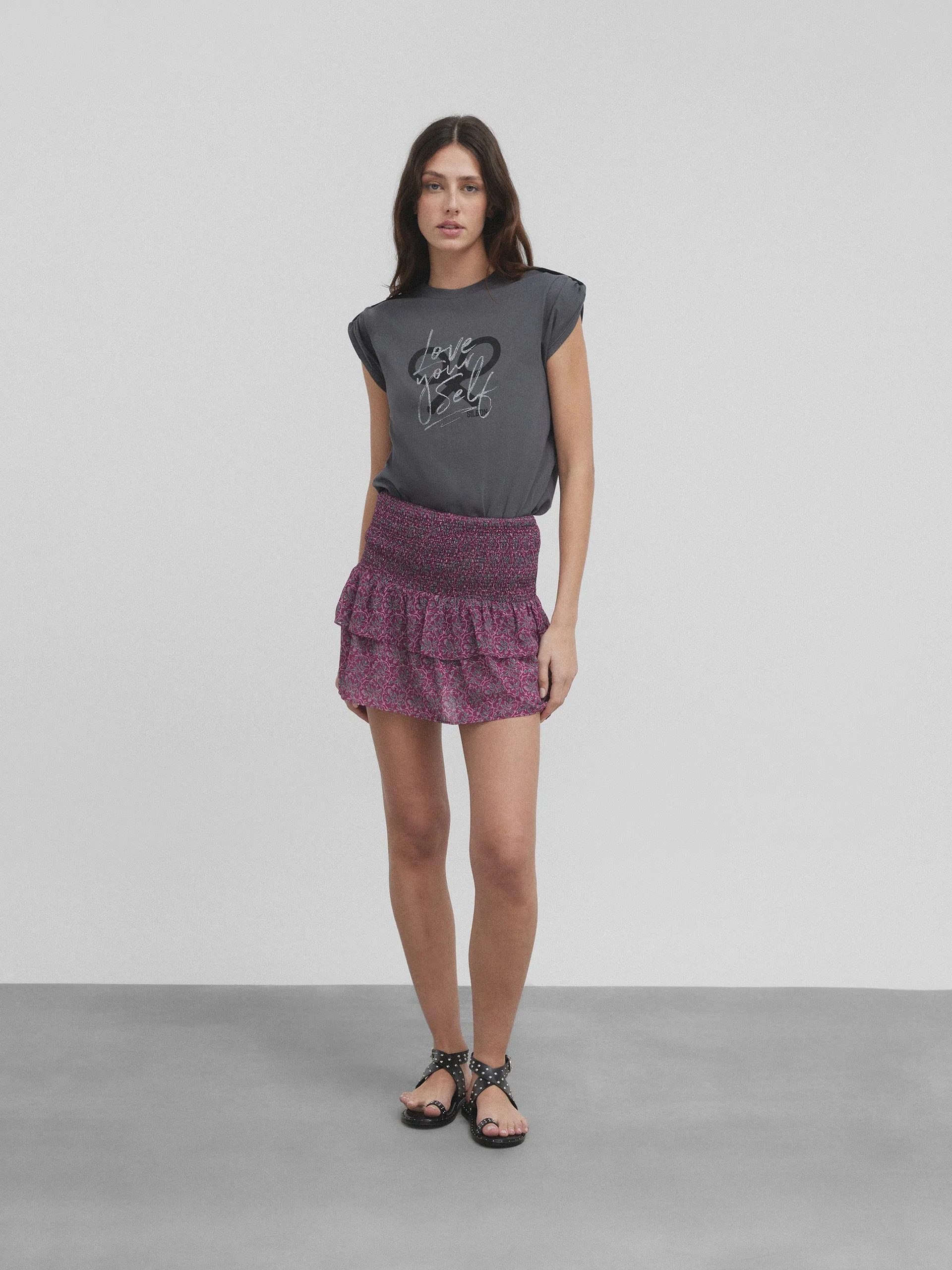 Camiseta woman manga roll out negra