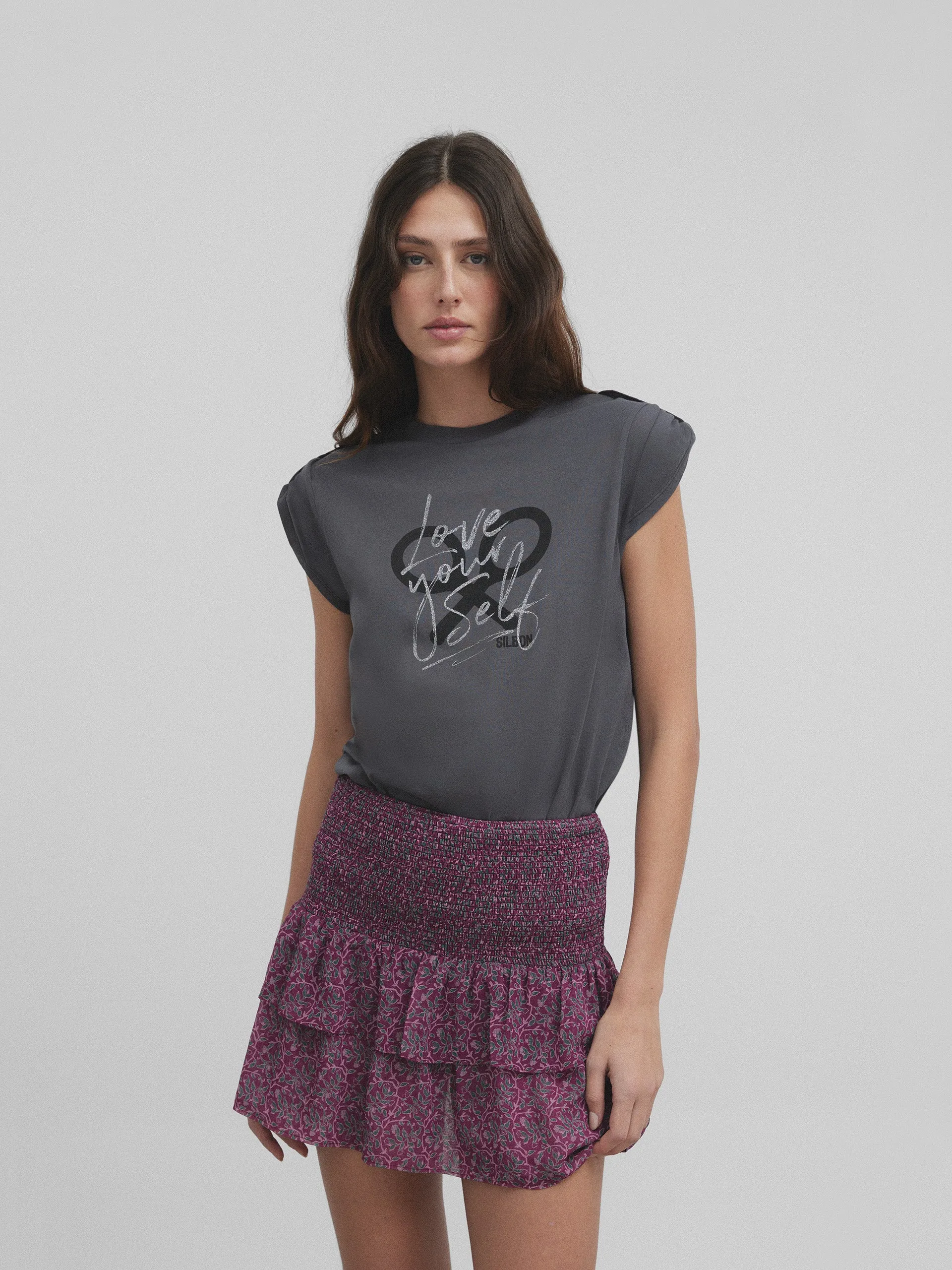 Camiseta woman manga roll out negra