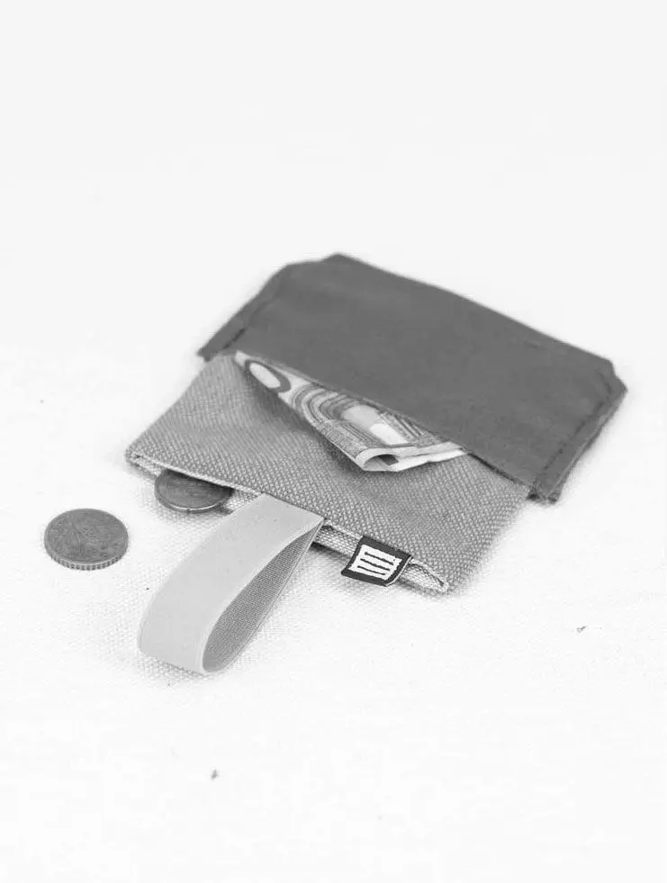 Cartera de tela recuperada a rayas
