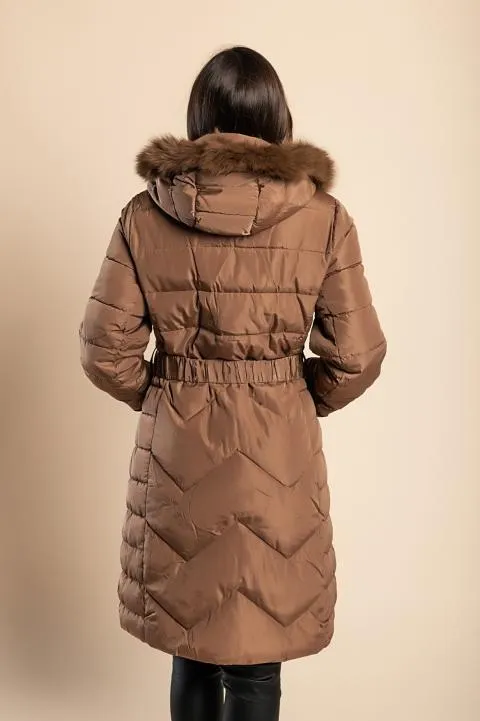 Chaqueta acolchada más larga con capucha talla grande, camel