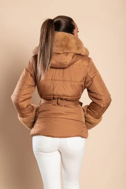 Chaqueta corta acolchada con pelo sintético, camel
