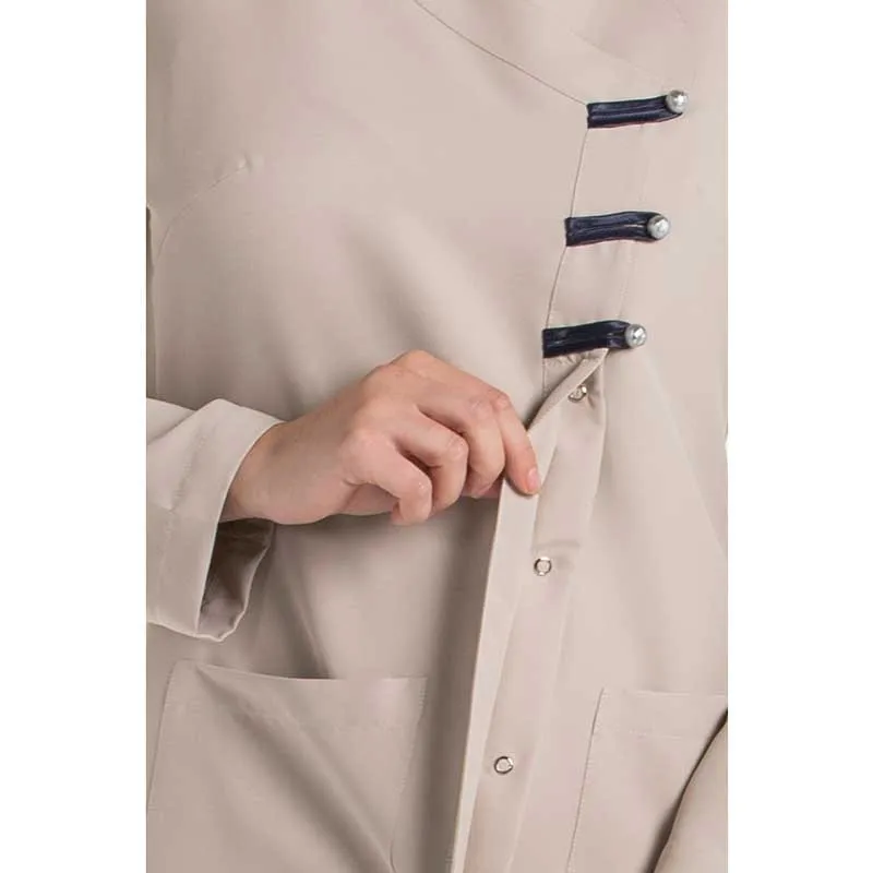 CHAQUETA LABORAL BEIGE CON PRESILLAS DE MANGA LARGA  DYNEKE