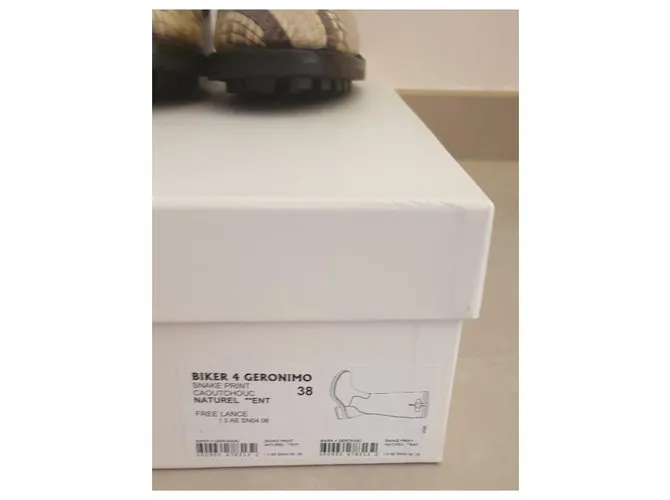 FREE LANCE MOTORISTA 4 GERONIMO  ESTAMPADO DE SERPIENTE BEIGE 