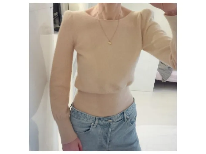 French Connection 70% angora / pelo de conejo. mangas hinchadas. Beige 