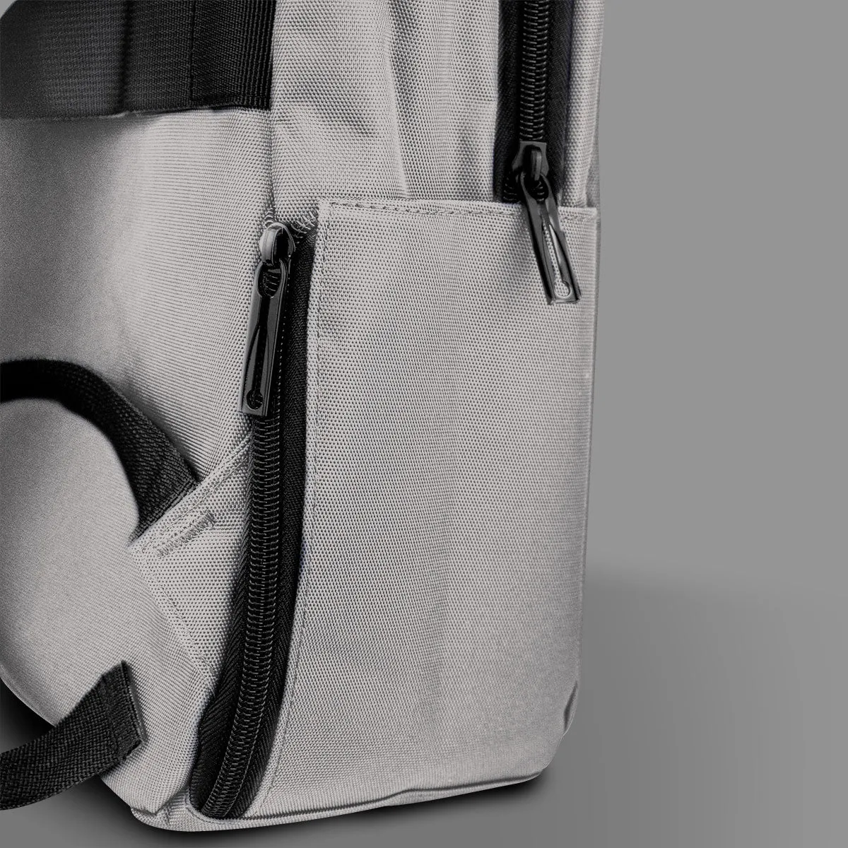 Mochila Porta Laptop con Cargador USB color Gris