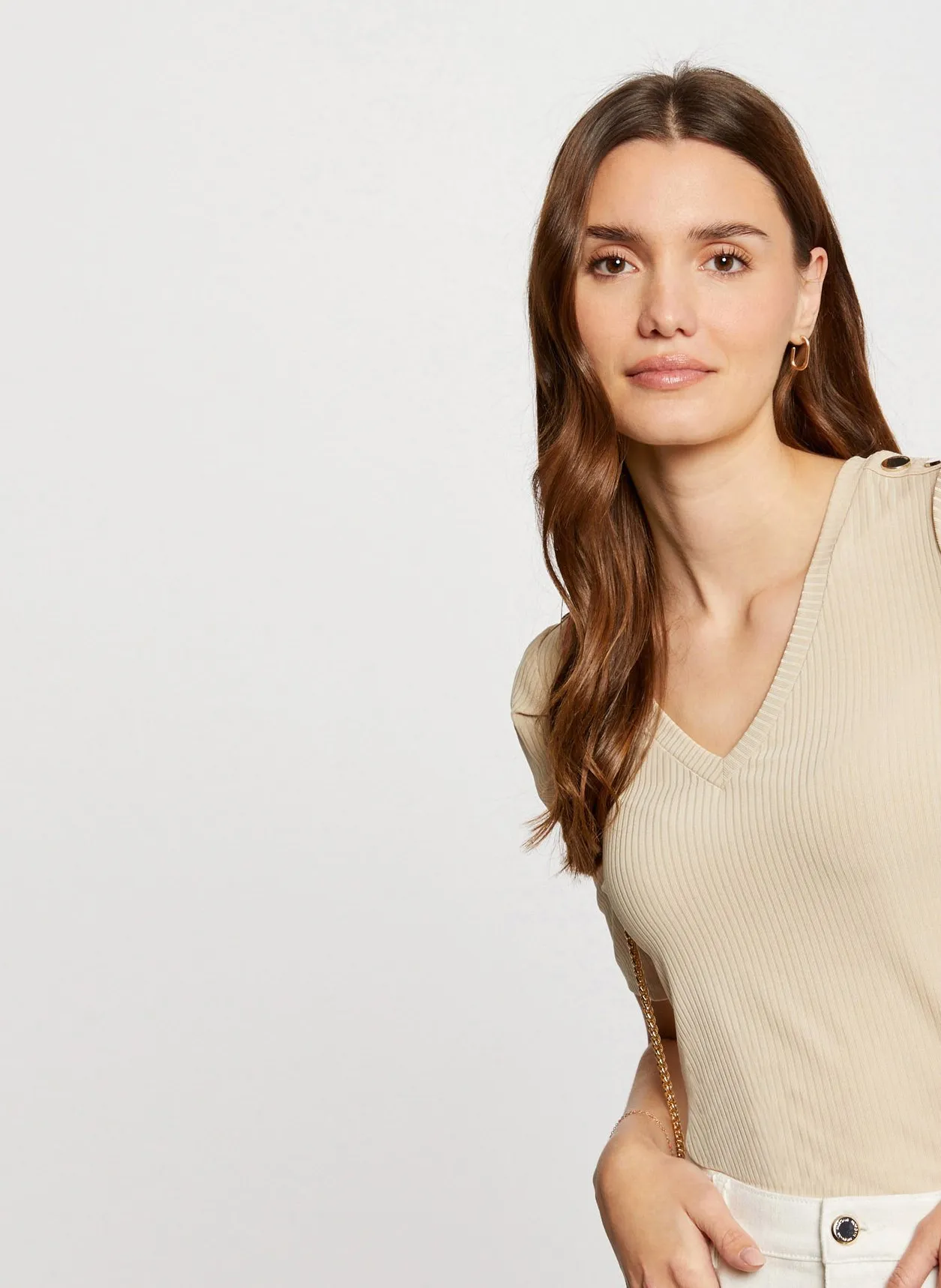 MORGAN DOSTU  CAMISETA DE MANGA CORTA DE CANALé EN BEIGE