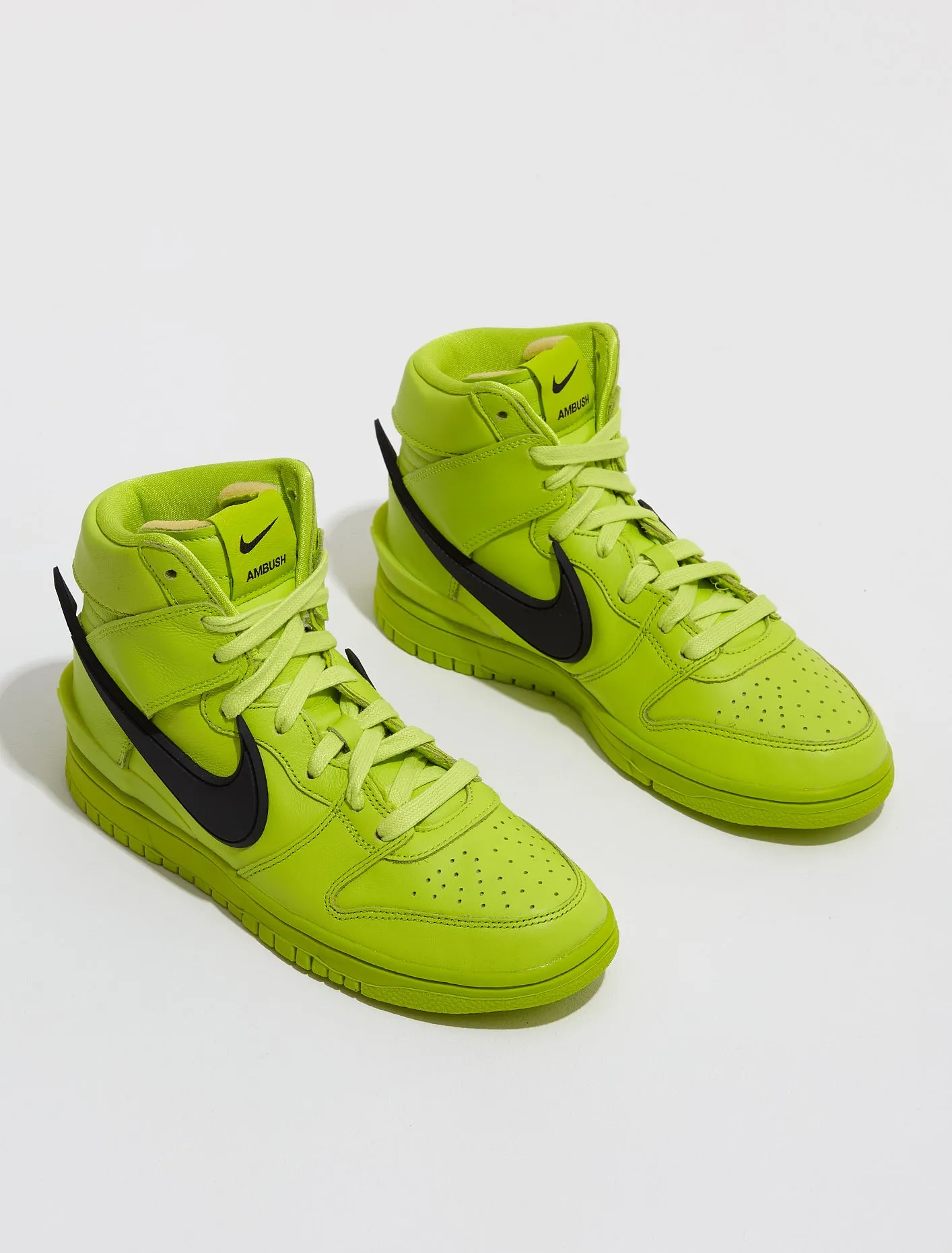 N3700 tenis Dunk High Atomic Green de Nike x AMBUSH