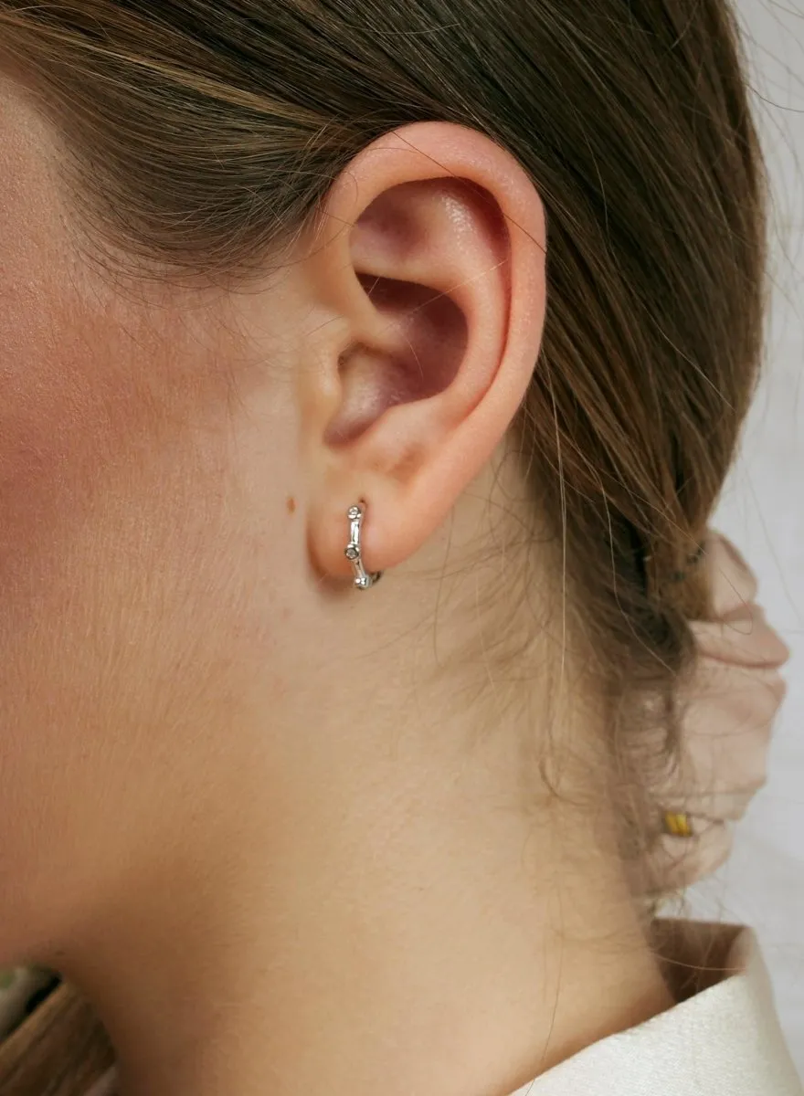 Pendientes aro de plata motivo triple circonita