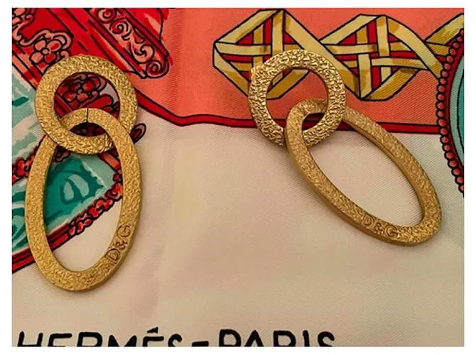 Pendientes dorados DOLCE & GABBANA con círculo alargado y logo 