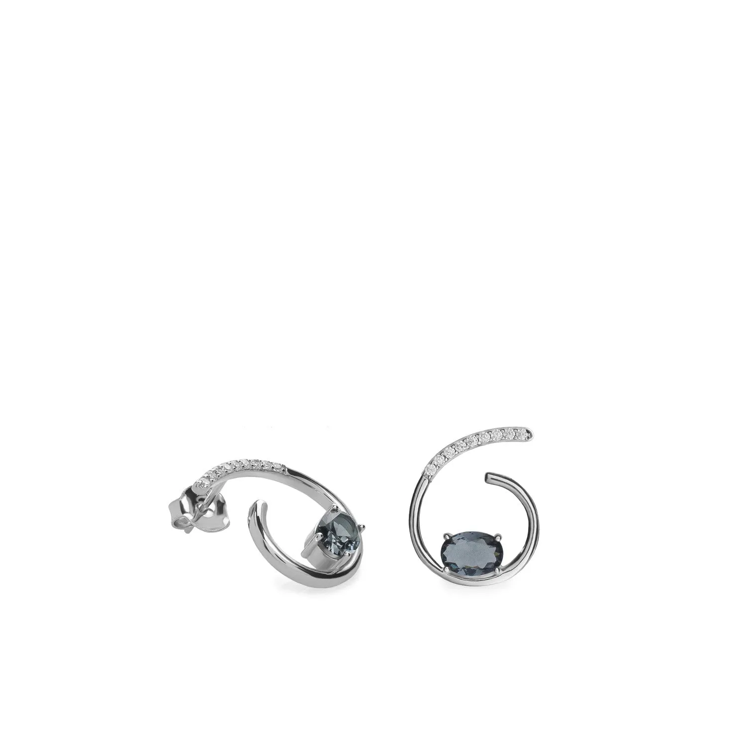 Pendientes originales diseo semiabierto y gema central