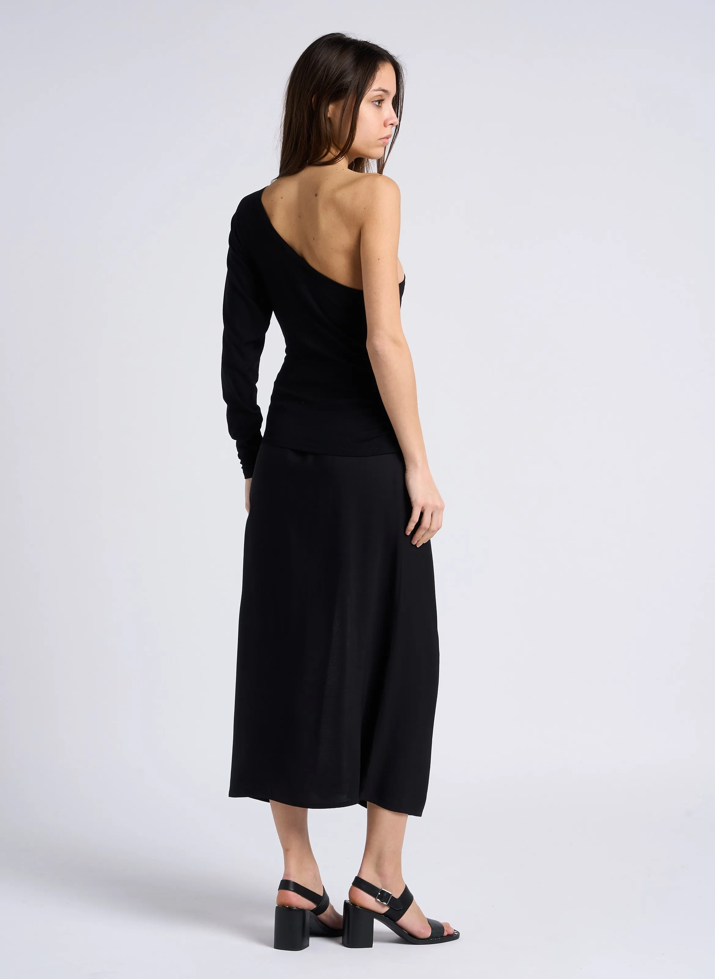 SAISON 1865 TASHA  TOP ASIMéTRICO STRETCH EN NEGRO