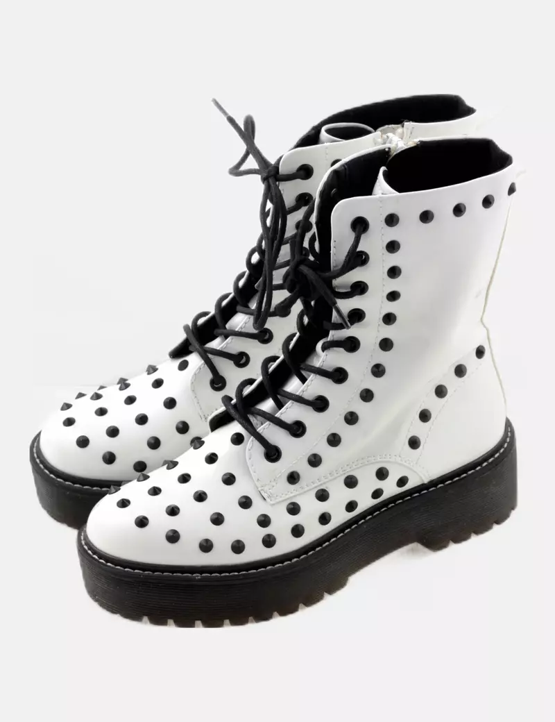 Star Collection Bota blanca tachas