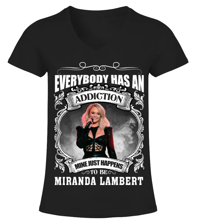 TO BE MIRANDA LAMBERT Camiseta cuello pico Mujer