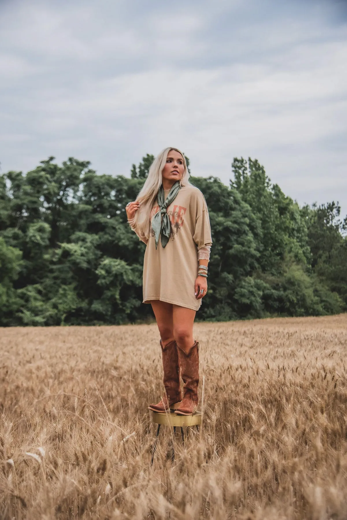 WILLIE NELSON HORSES TAN THRIFTED GRAPHIC TEE