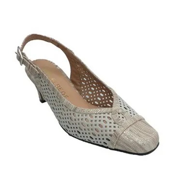 Zapato abierto por detrás mujer calado puntera serpiente Trebede en beig