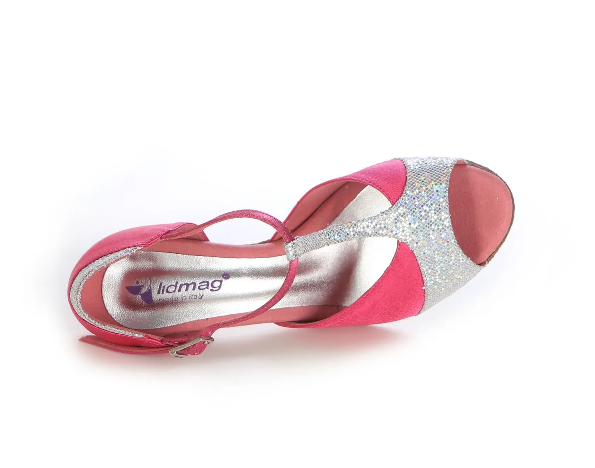 Zapato de tacon rosa y plata elegante
