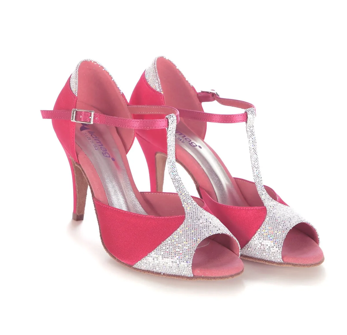 Zapato de tacon rosa y plata elegante
