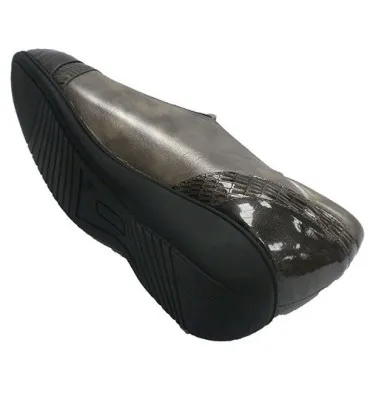 Zapato mujer gomas laterales especiales para plantillas Doctor Cutillas en metalizado