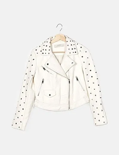 Zara Chaqueta piel blanca tachas